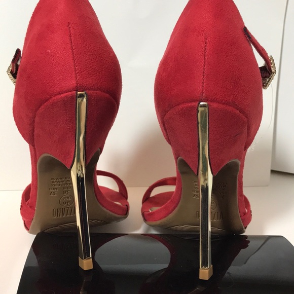 🆕️- 🇧🇷Red Suede sandal with Gold heels - Picture 7 of 8